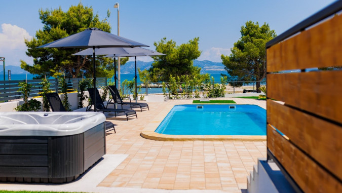 Perfect location for all activities, Villa Mateo with heated pool, jacuzzi, and sauna, Drače, Dalmatia, Croatia Drače